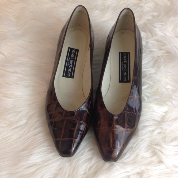 Stuart Weitzman Shoes - Stuart Weitzman Brown Low Heels, Size 7B